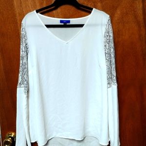 White floral lacey arm top